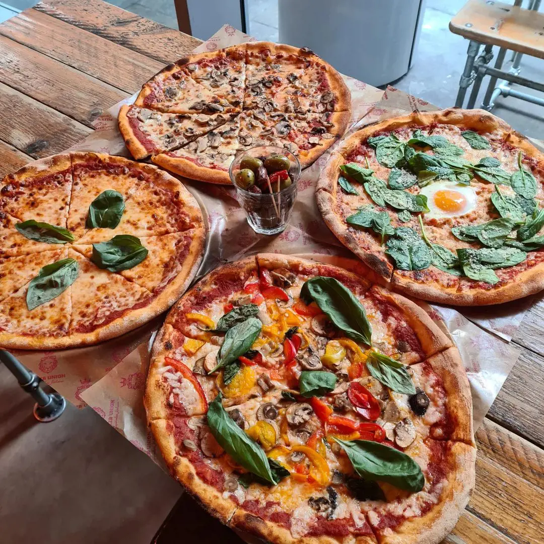 4 delicious vegetarian pizzas