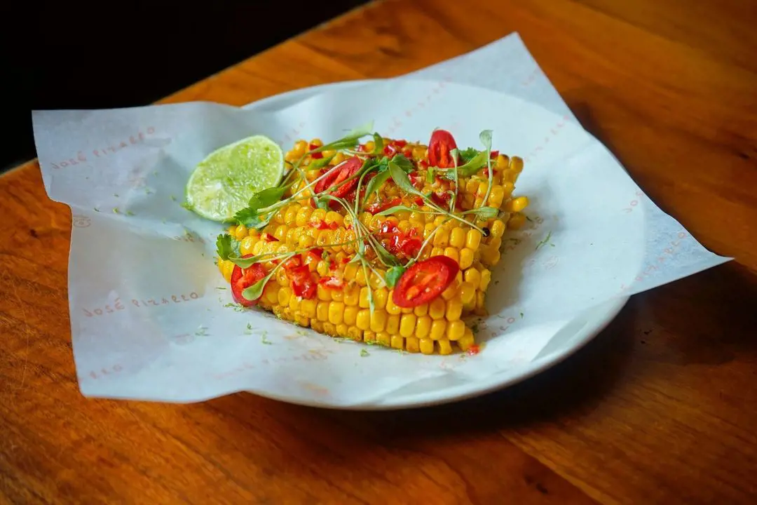 Chargrilled sweetcorn, chili, coriander, and paprika (v)