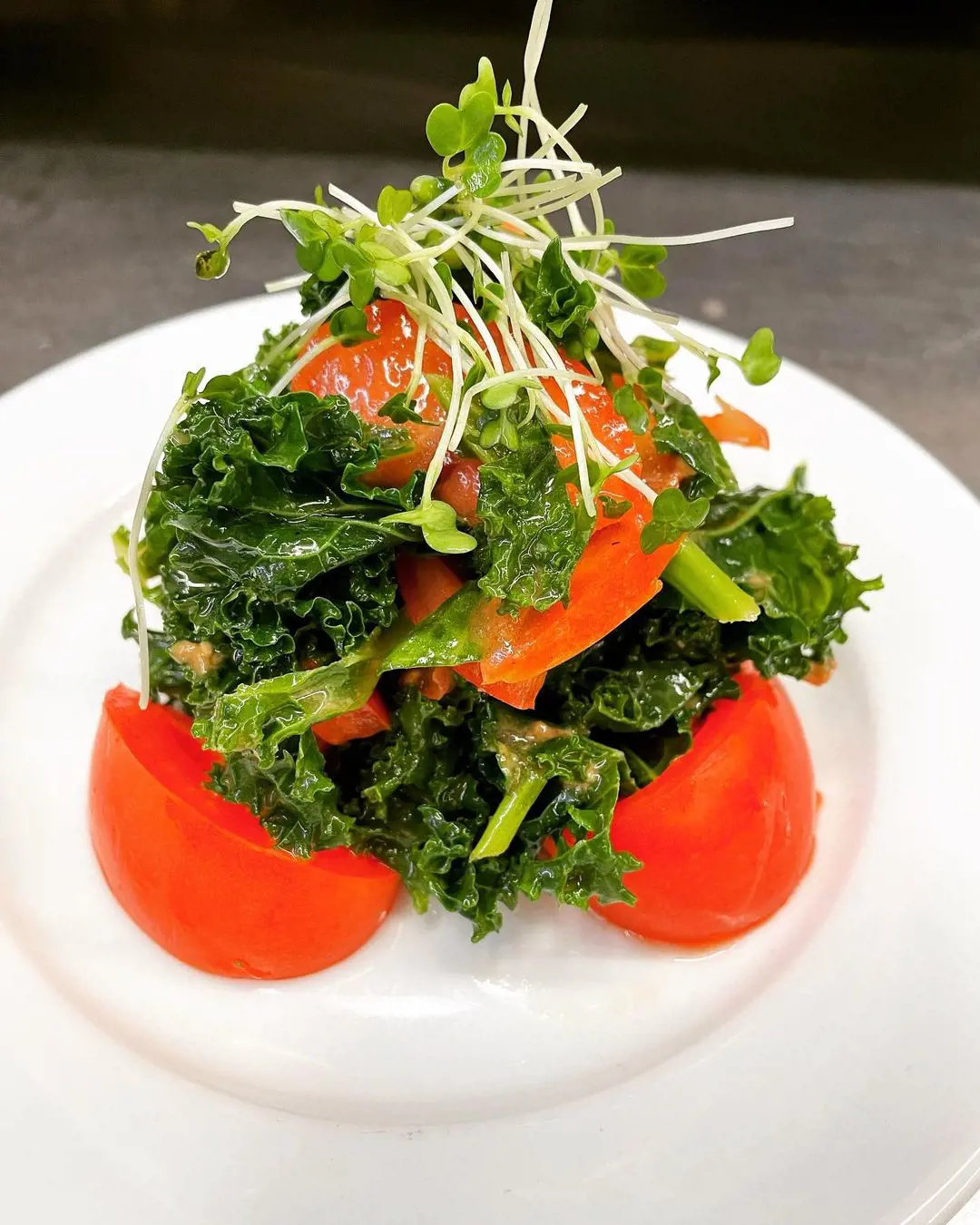 Kale & tomato salad