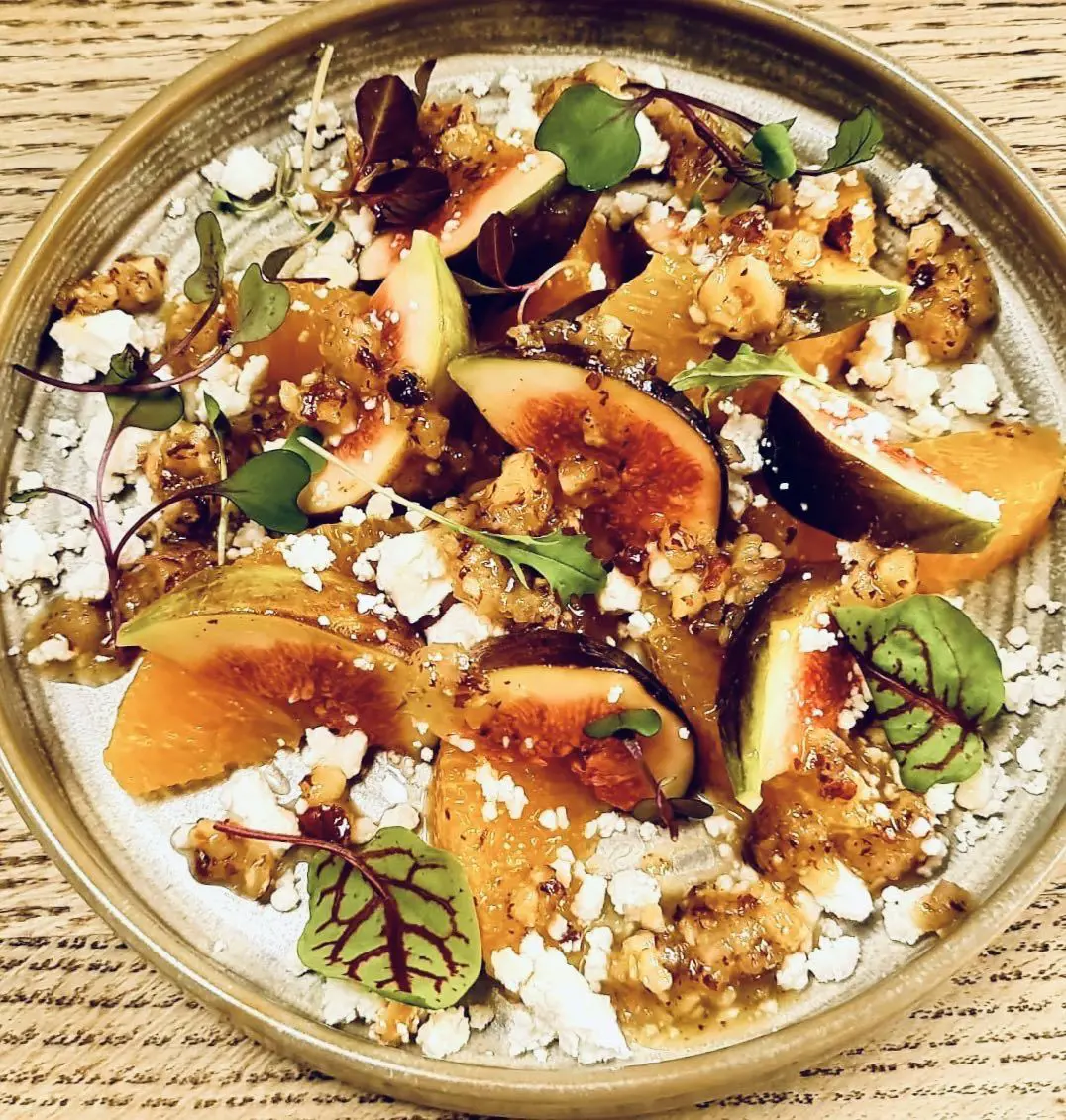 Fig, orange and goat cheese salad with honey and hazelnuts