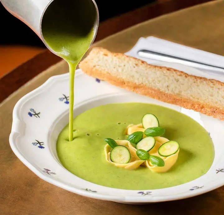 Minted zucchini and wild broccoli soup
