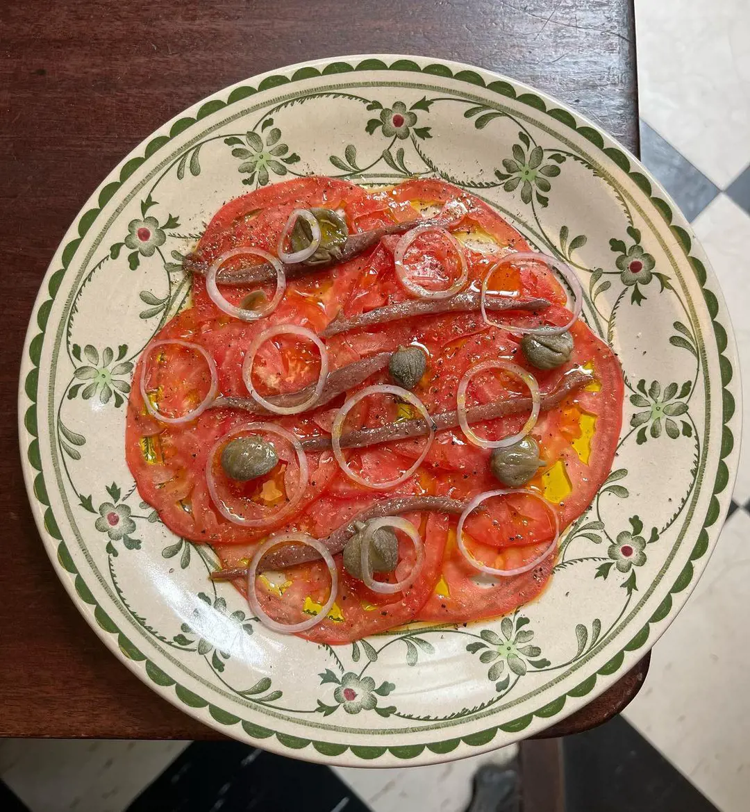 Vesuvio tomato, caper, anchovy, shallot, Fontodi