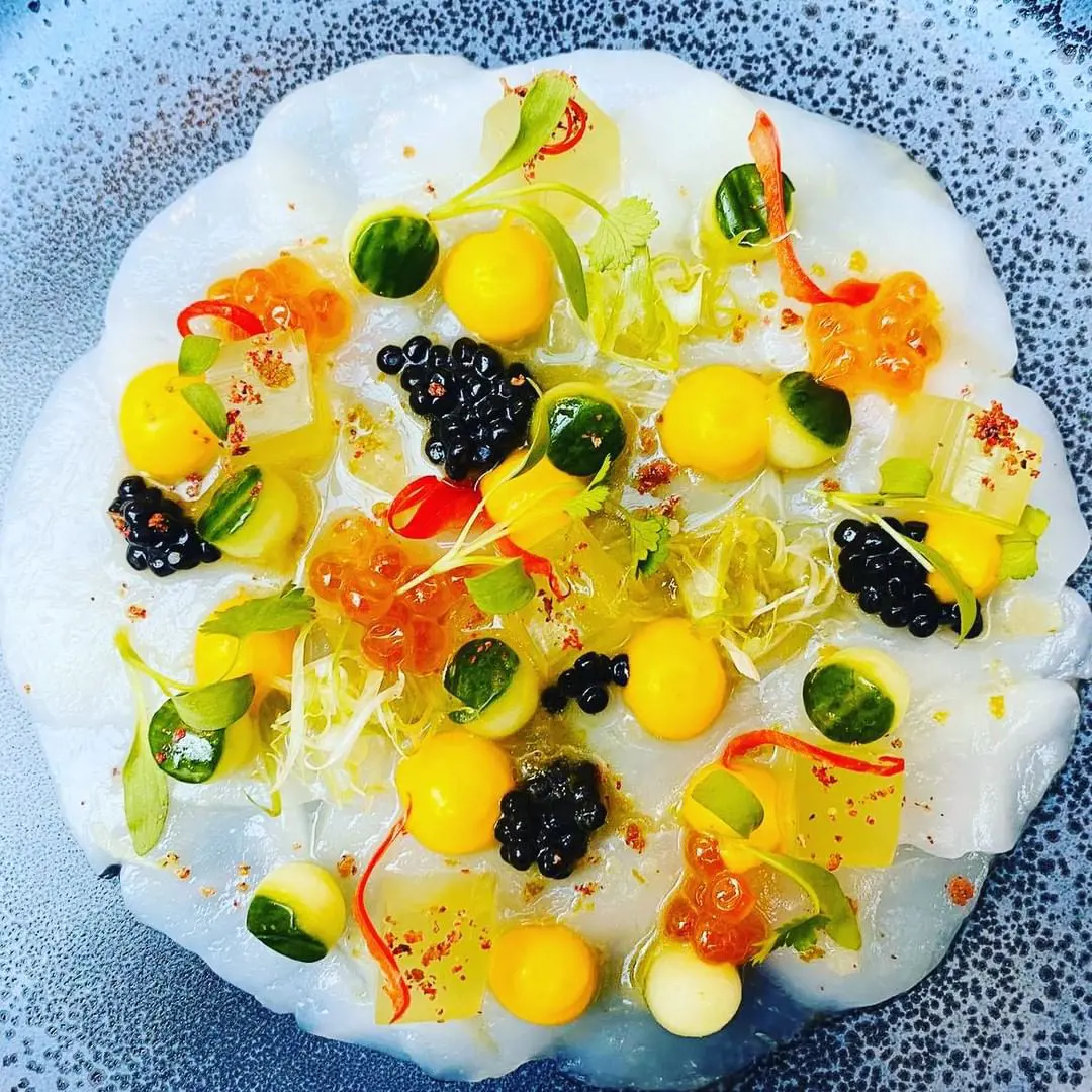 Scallop ceviche, carrot and ginger purée, lemon jelly, pickled cucumber and caviar