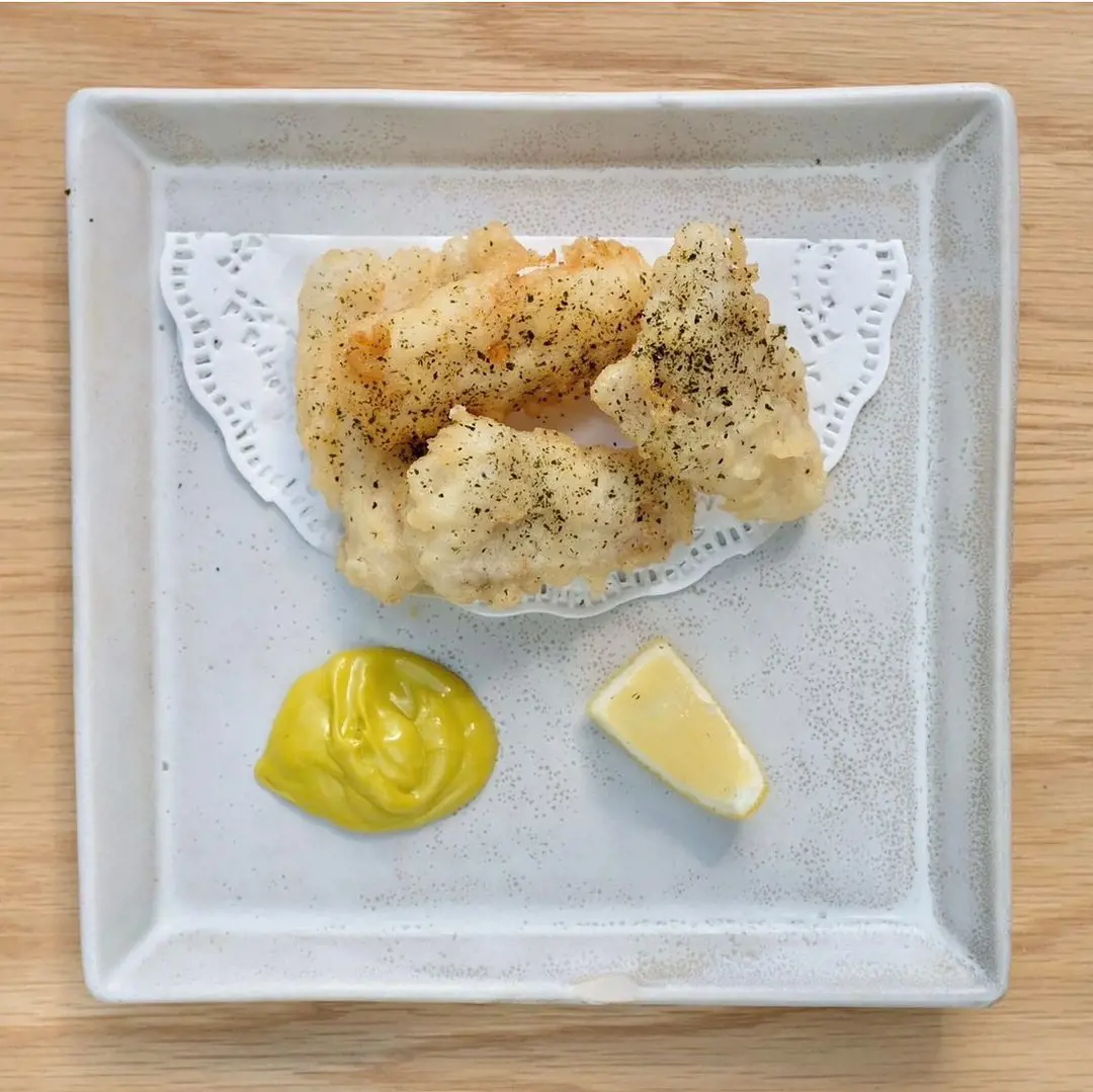 Tempura skate wing, wild garlic mayo and nori powder