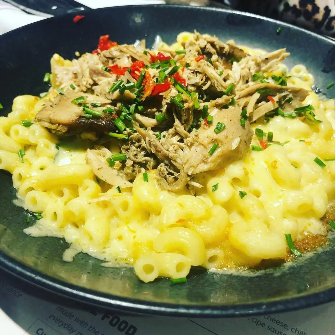 Mac n Cheese & Pulled Chicken