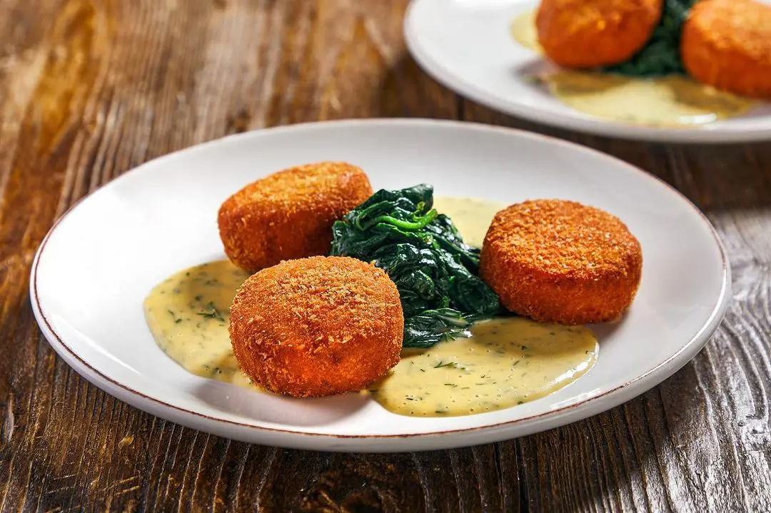 Salmon Fish Cakes with Spinach and Dill Butter