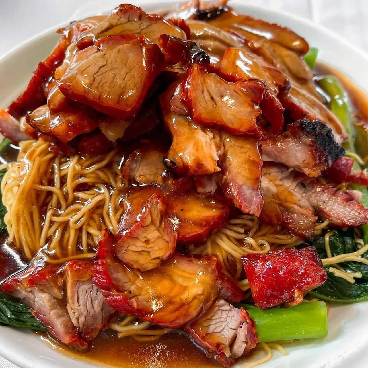 Fried noodles topped with glossy char siu