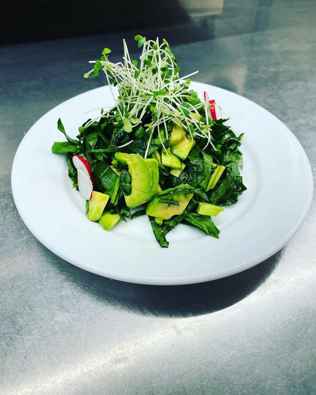 Spinach & avocado salad